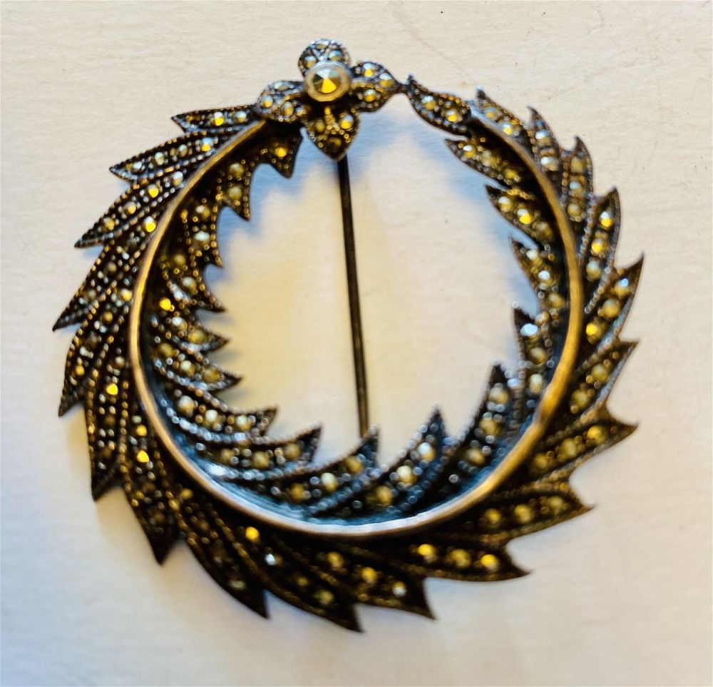 Lot 192: Sterling marcasite wreath pin