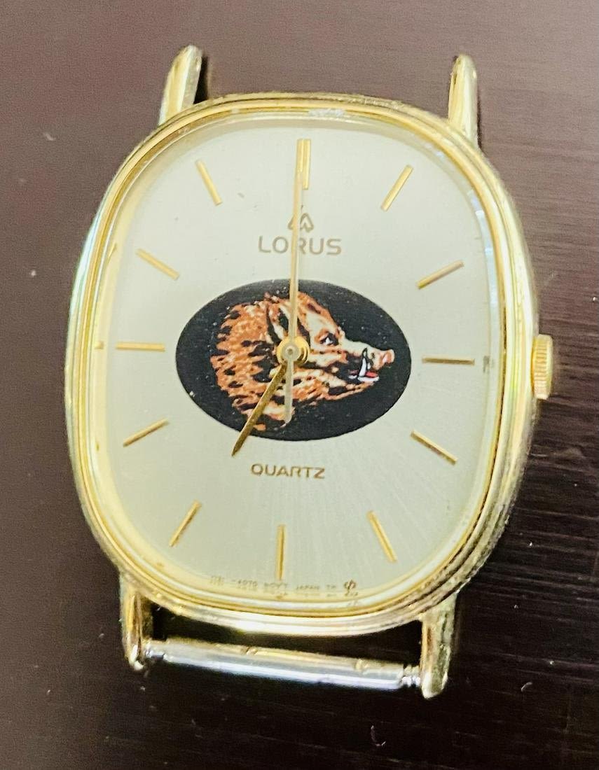 Lot 224: Lorus watch with boar in center