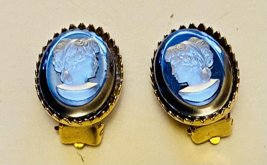 Lot 226: Cameo vintage earrings