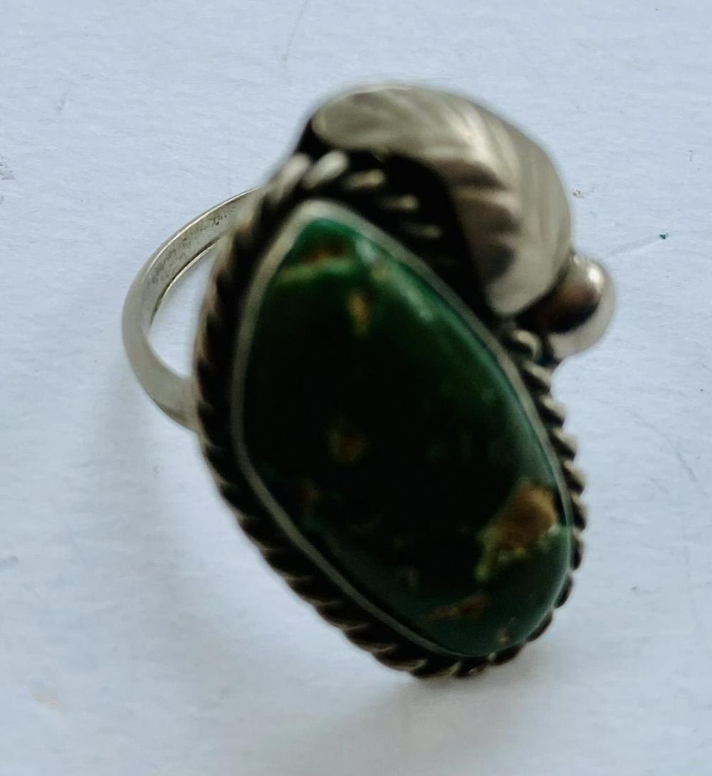Lot 285: Turquoise sterling vintage ring