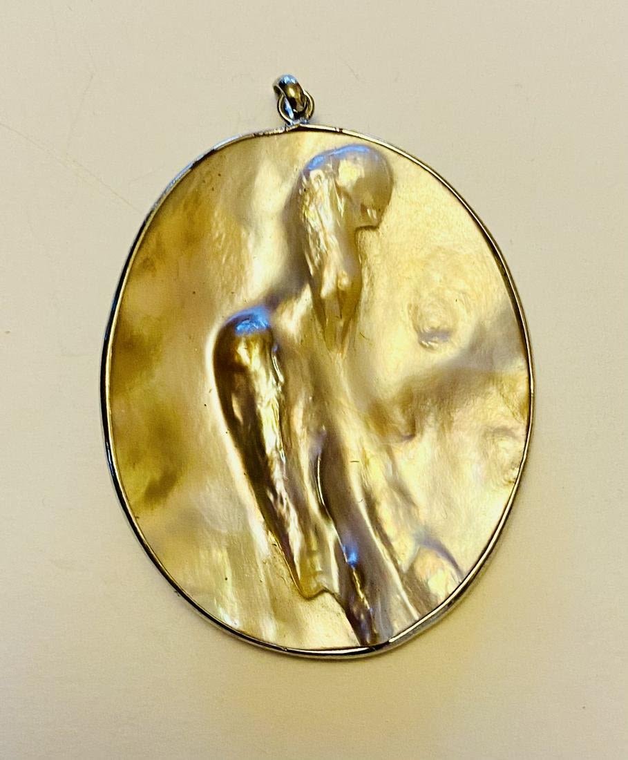 Lot 296: Waterfall mother of pearl shell pendant
