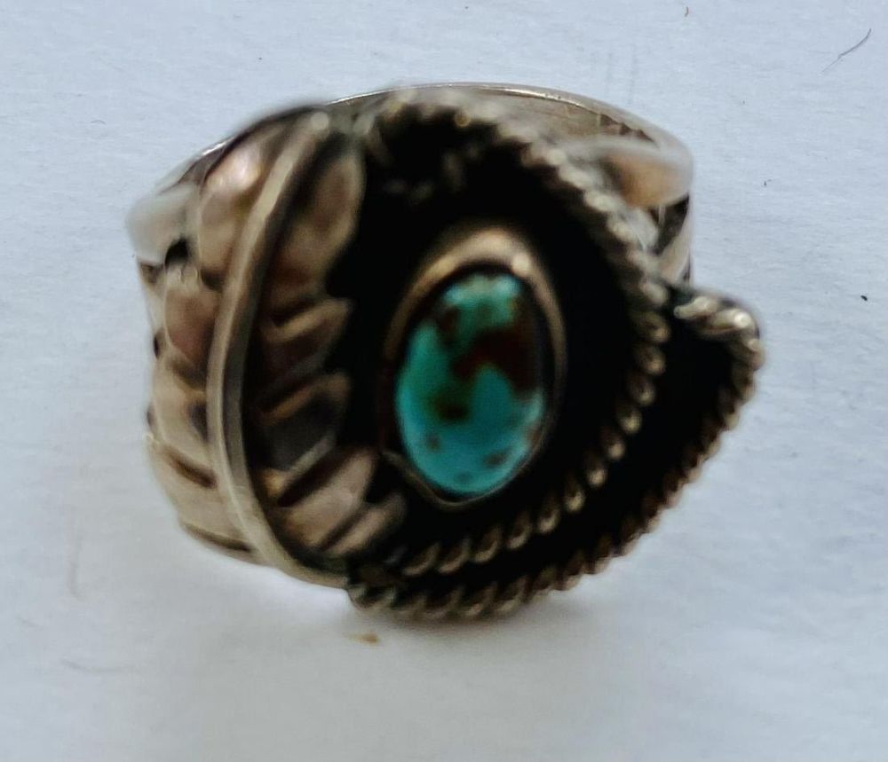 Lot 305: Turquoise sterling Indian ring