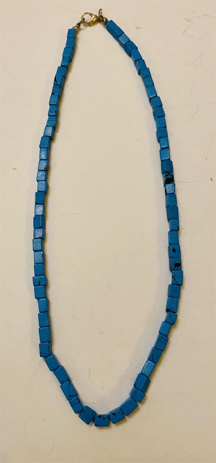 Lot 354: Turquoise howlite necklace rectangular beads