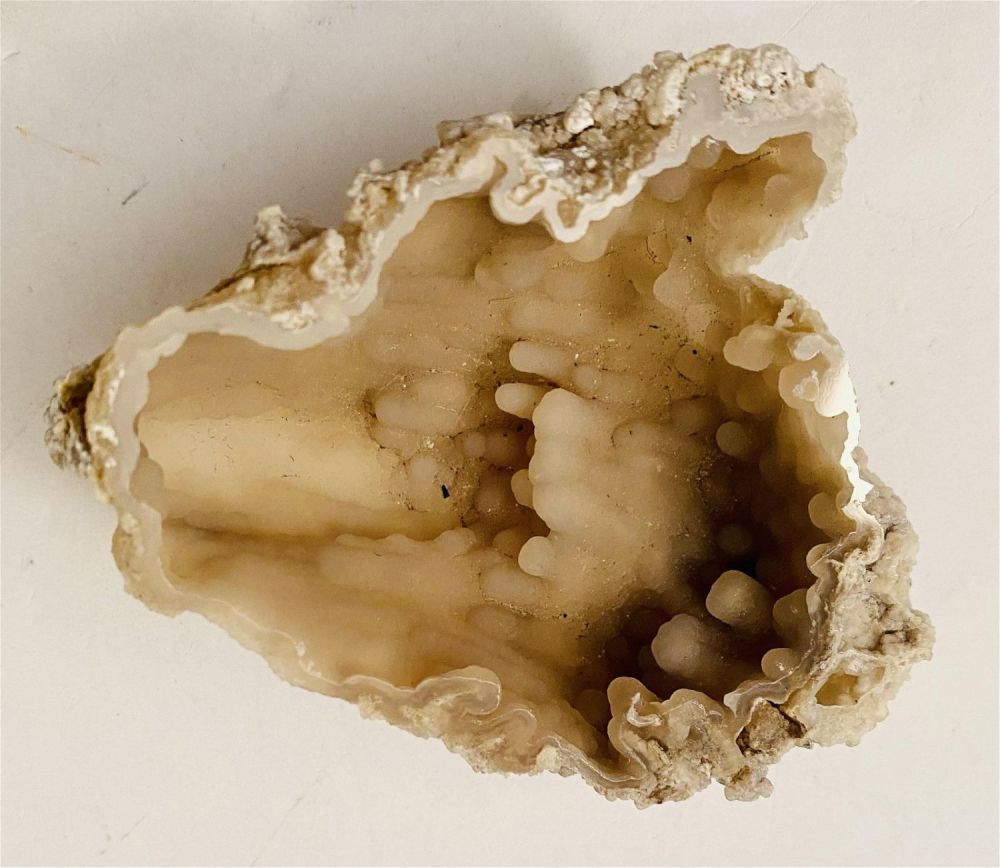 Lot 369: Calcium calcite geode hald/nodules