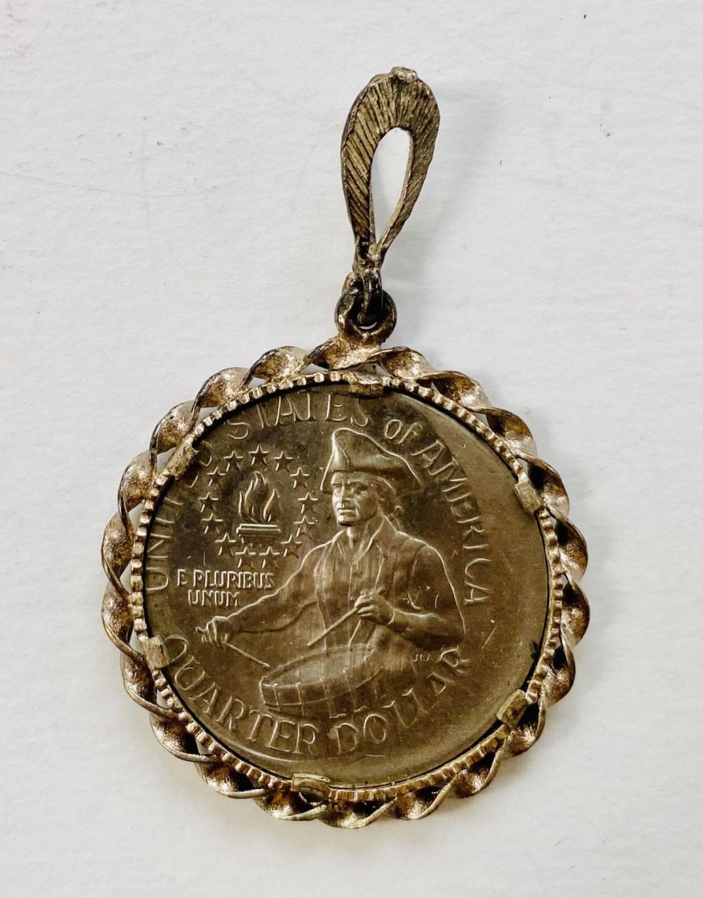 Lot 370: Error quarter? Pendant