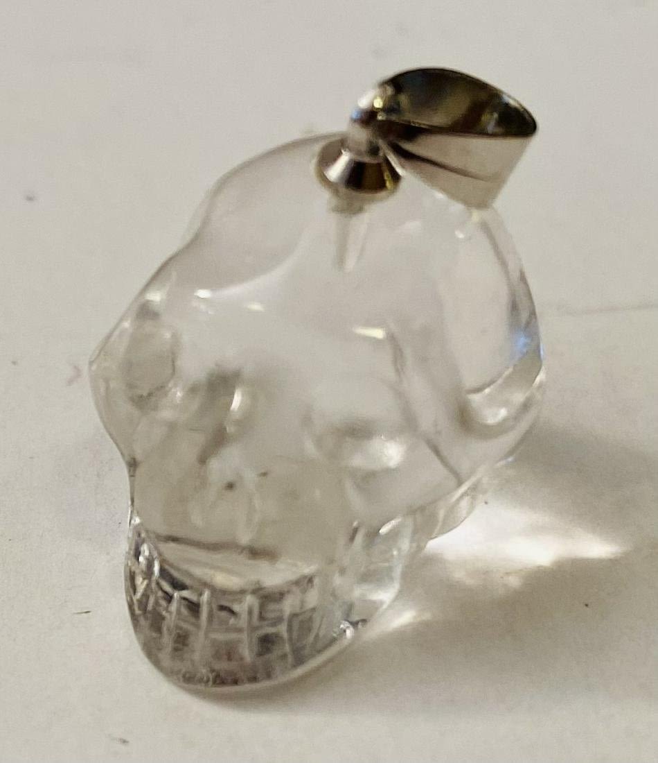 Lot 379: Quartz carved skull pendant