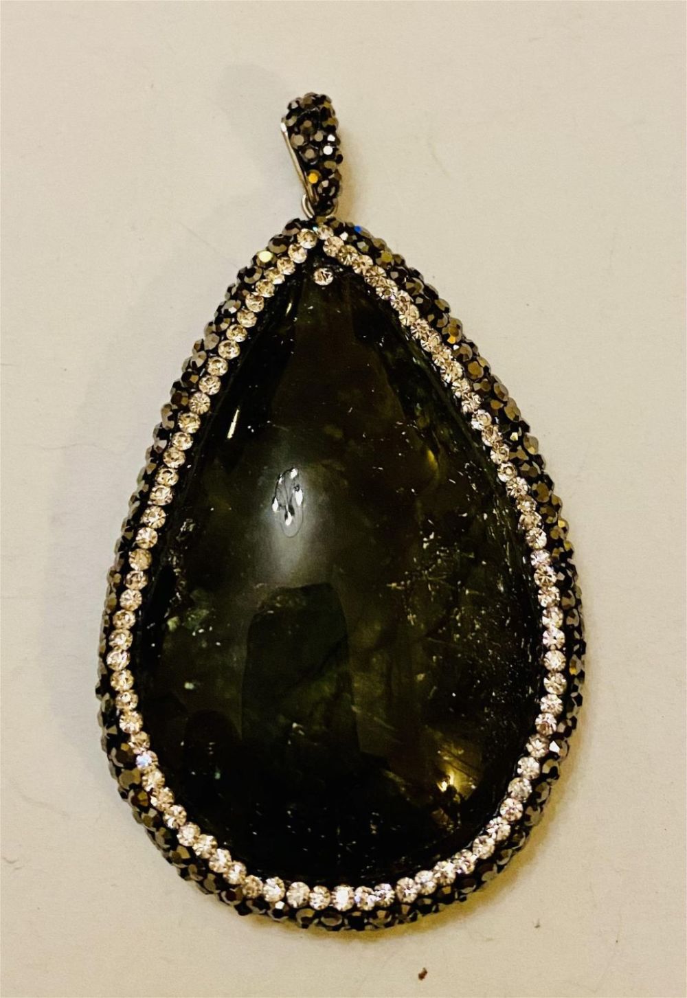 Lot 384: Labradorite rhinestone pendant oval