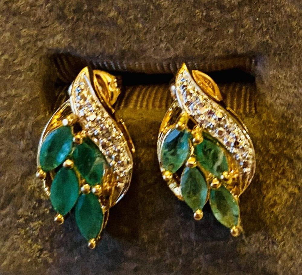 Lot 447: Emerald vermeil earrings