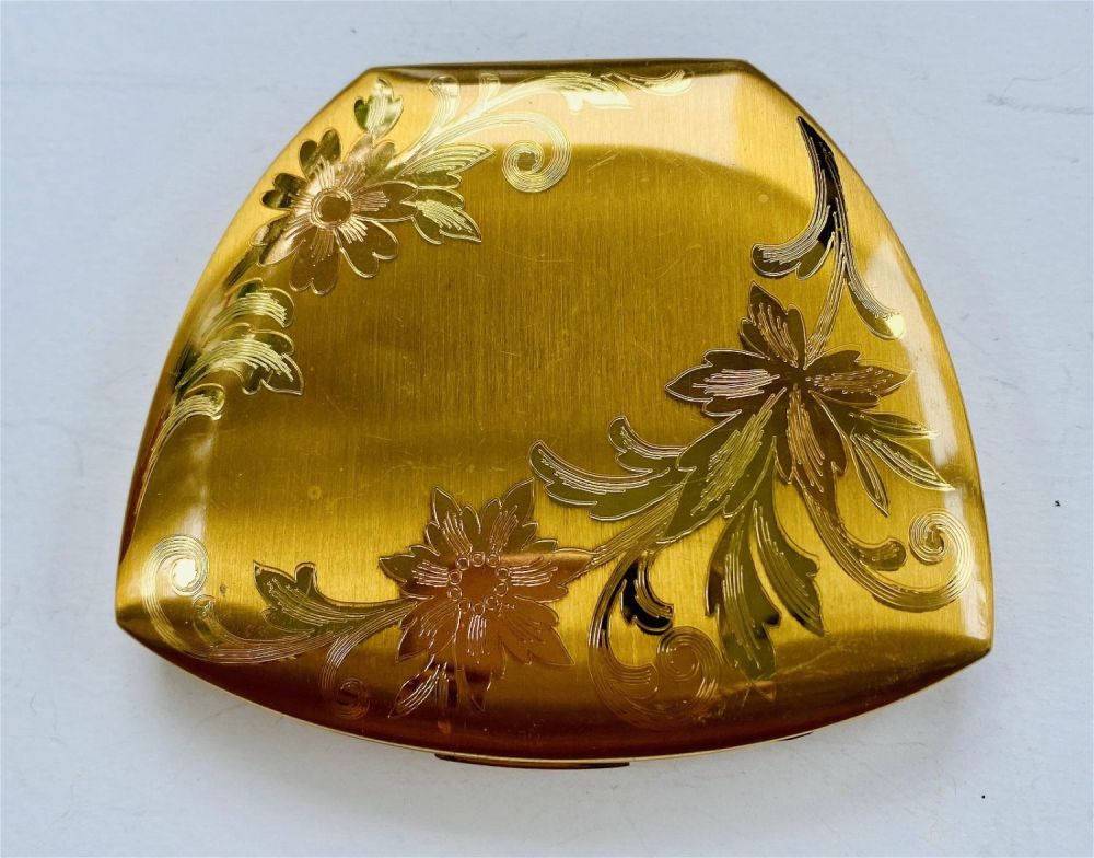 Lot 216: Old compact/powder -Elgin American