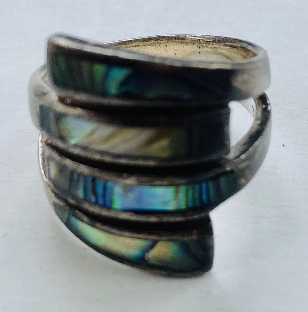Lot 272: Abalone inlaid sterling vintage ring