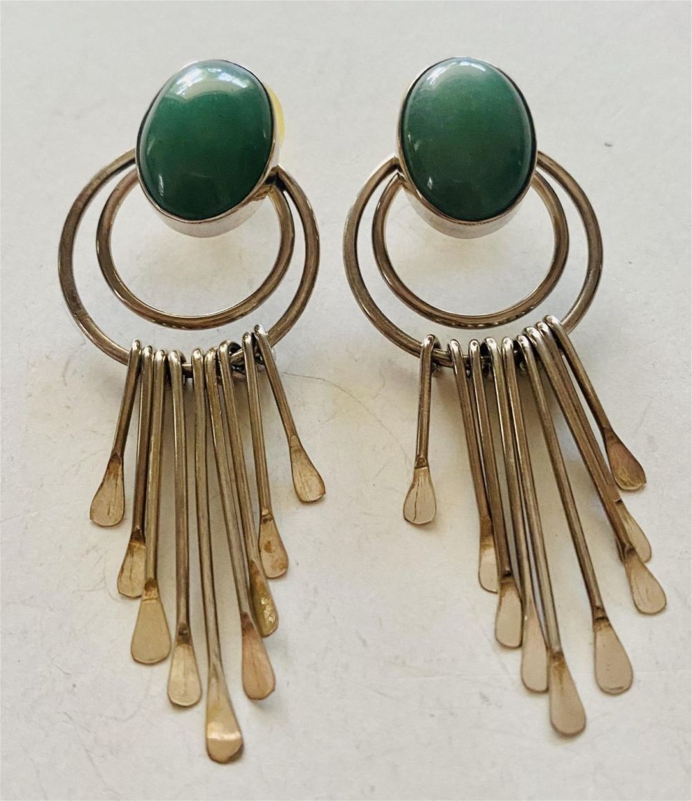 Lot 278: Sterling crysoprase long earrings