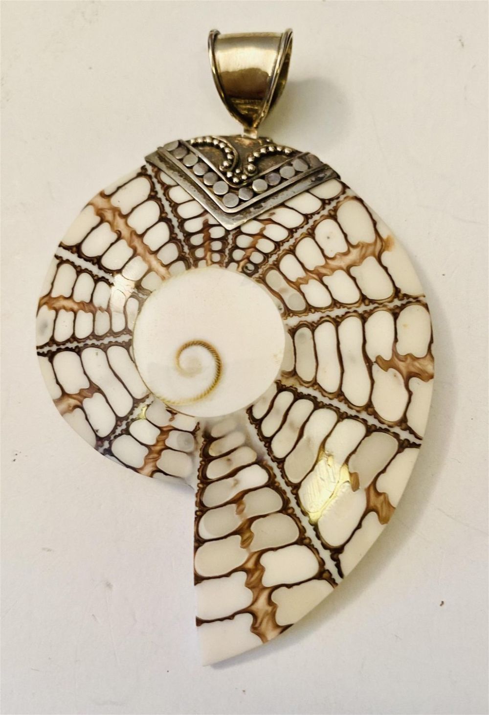 Lot 285: Shell sterling pendant in shell form