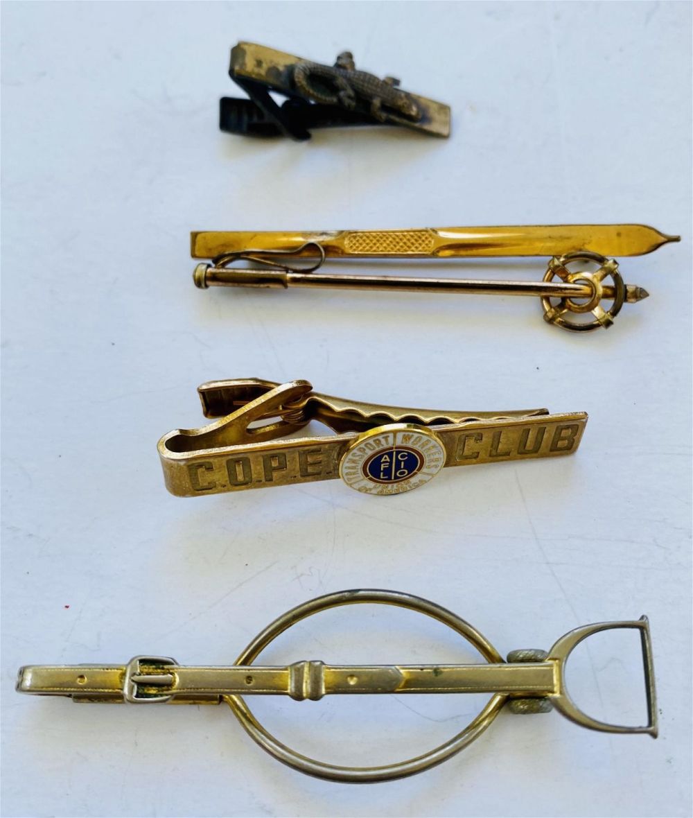 Lot 294: 4 tie clip/bars including skis and poles, Alligator