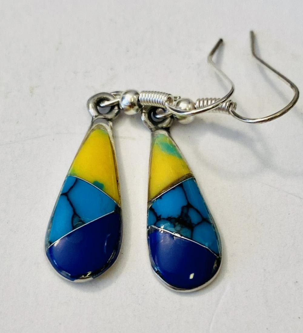 Lot 314: Pair inlaid drop earrings /French wires