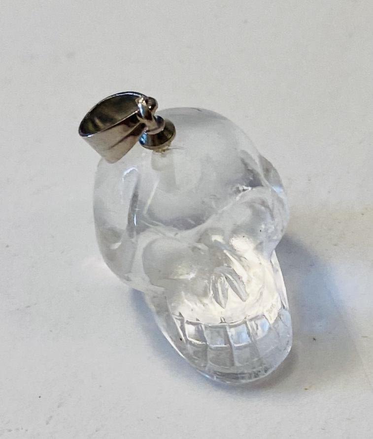 Lot 320: Quartz skull pendant carved