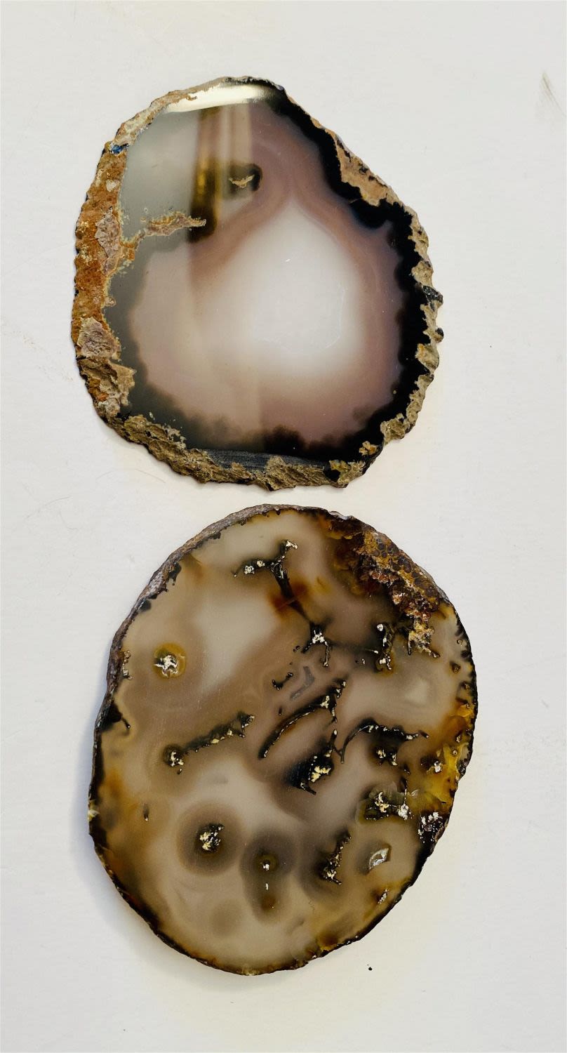 Lot 322: Sliced agate rounds thin