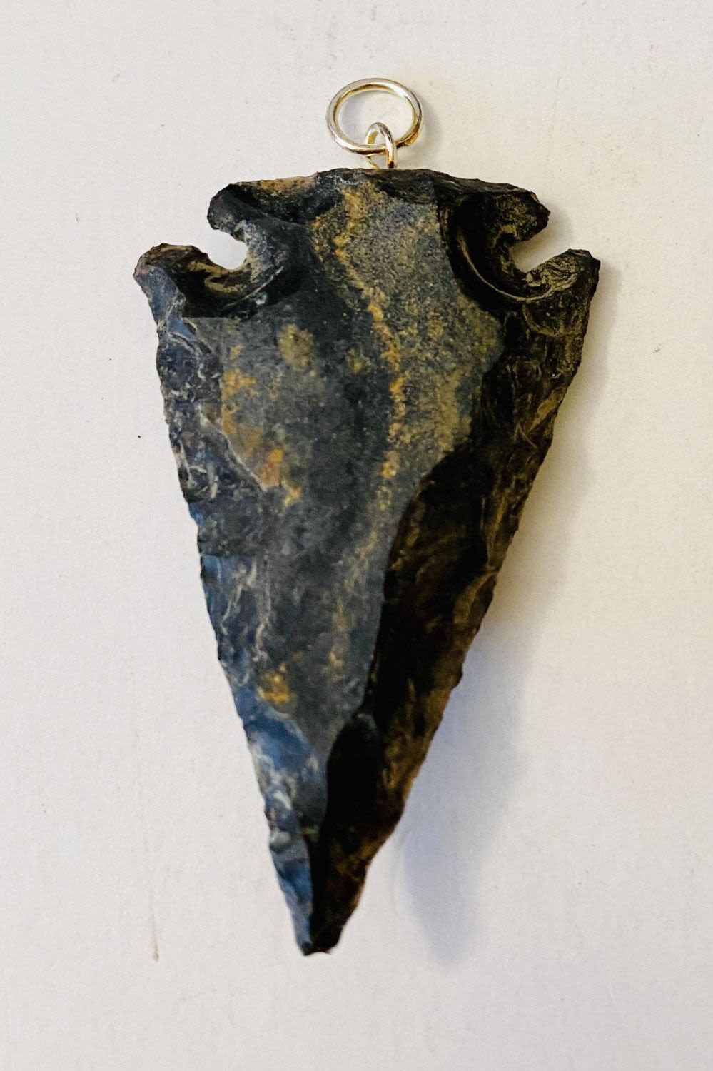 Lot 324: Arrowhead pendant stone 2 inches