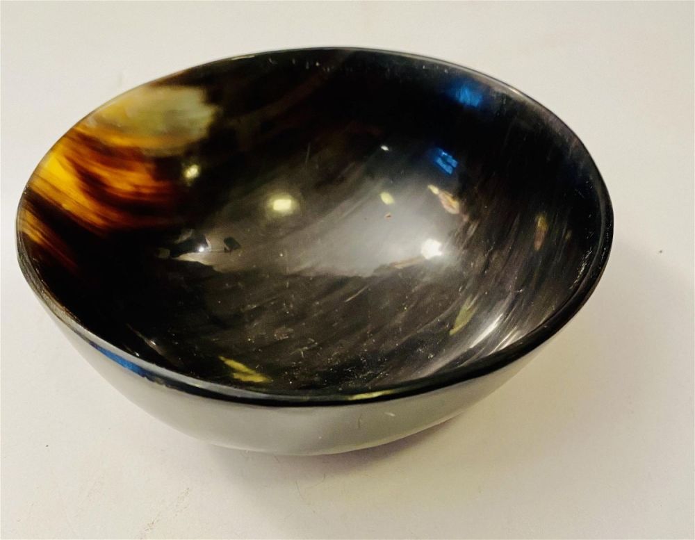 Lot 350: Horn polished bowl steer