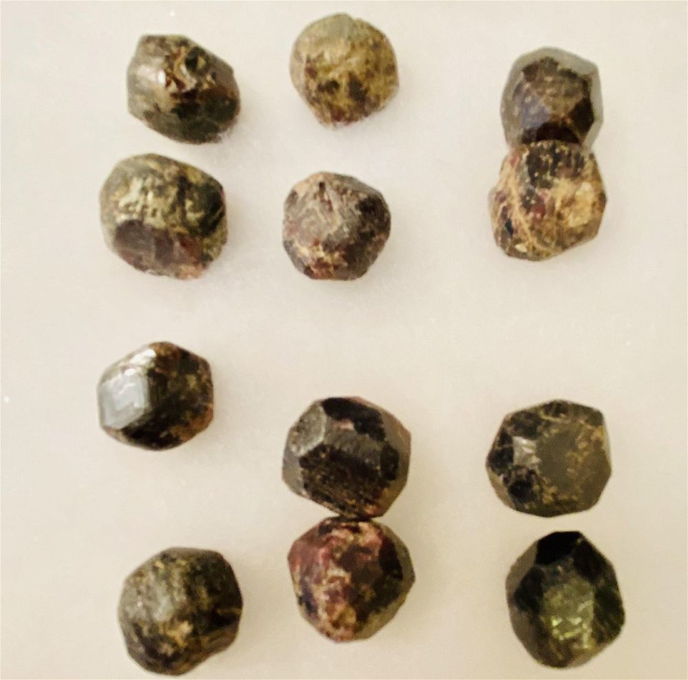 Lot 358: Almandine garnet collection 12 specimens