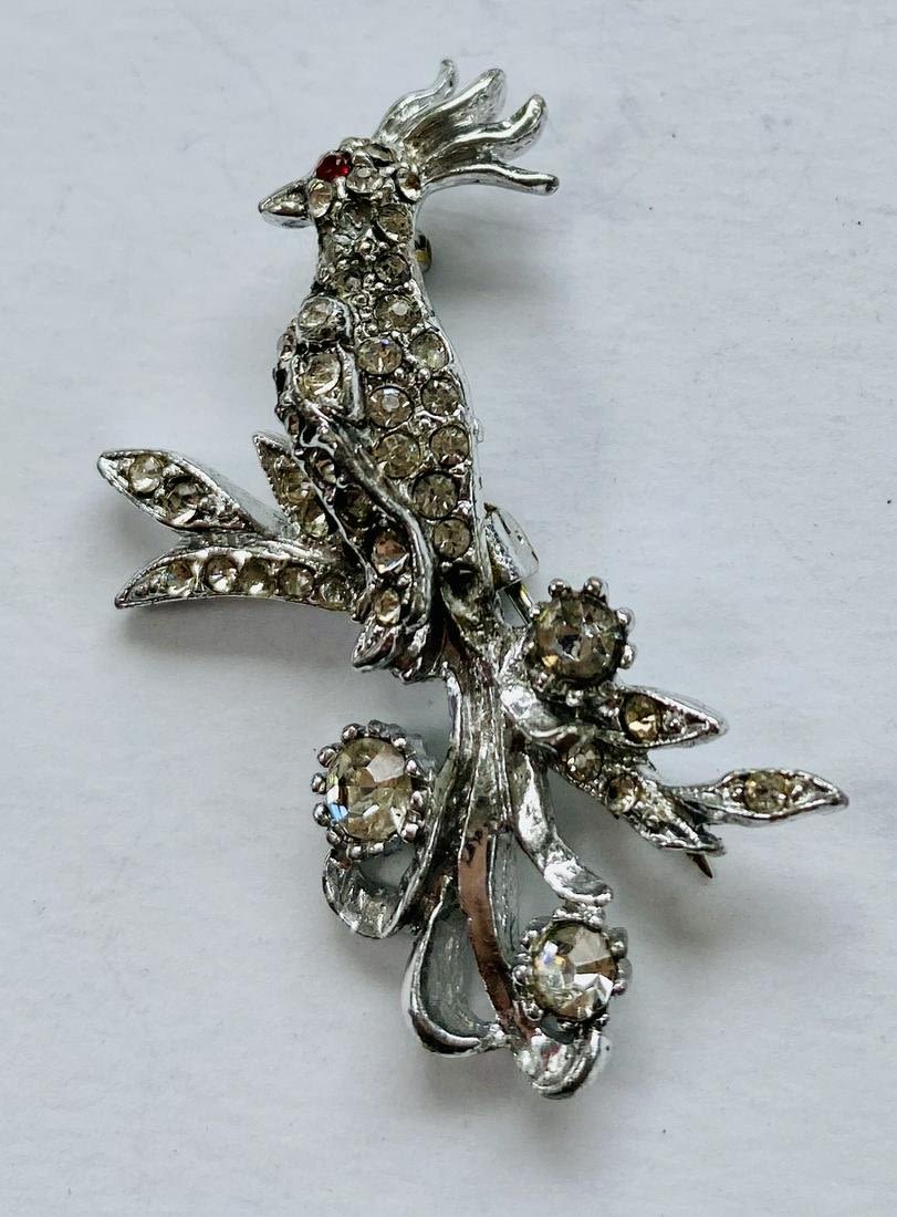 Lot 404: Vintage rhinestone bird pin