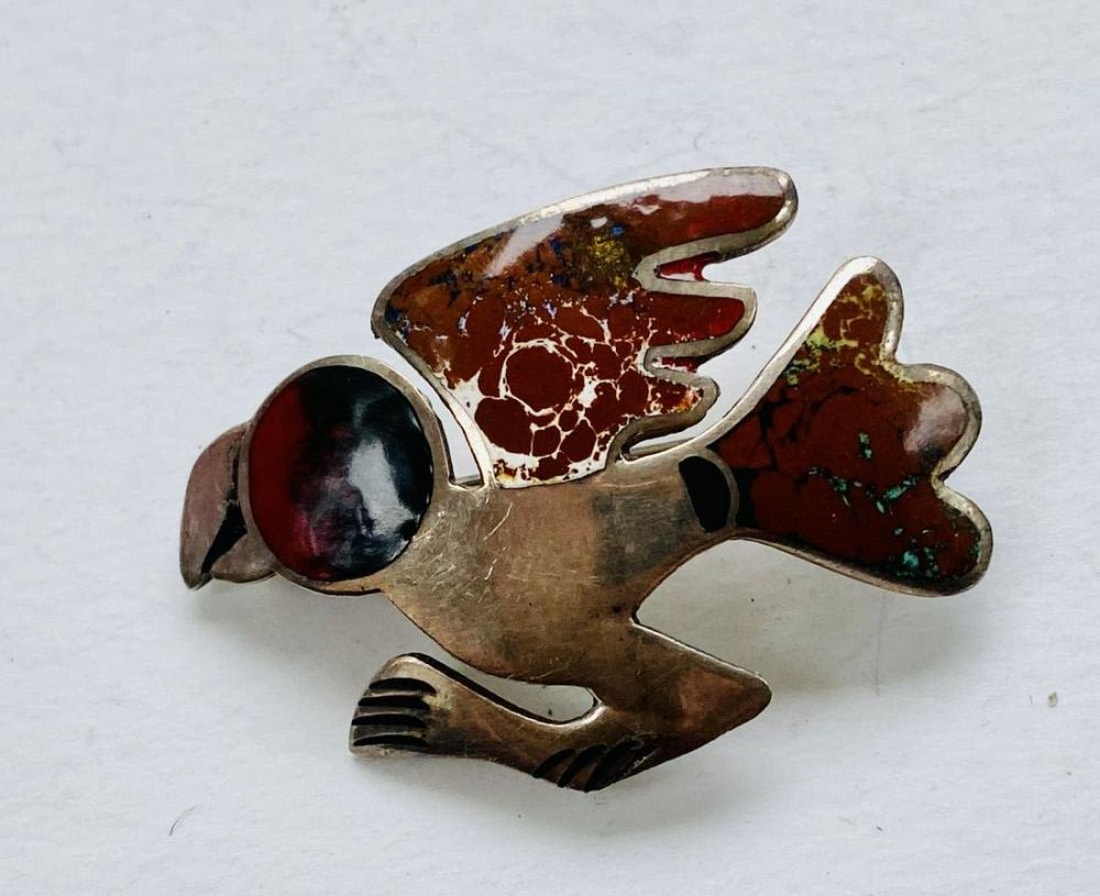 Lot 410: Sterling bird enamel pin/Peru