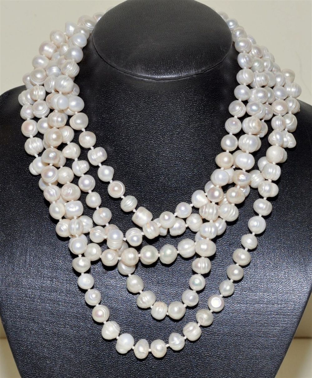 Lot 454: Long baroque pearls knotted