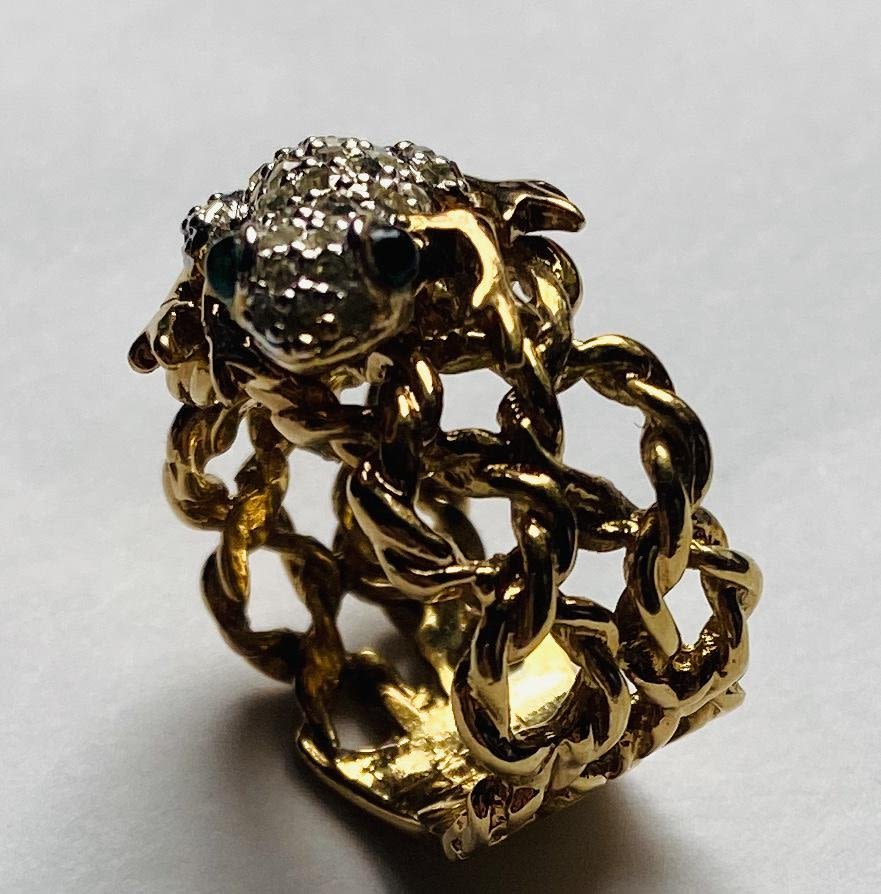 Lot 455: Frog gold ring diamonds and sapphires