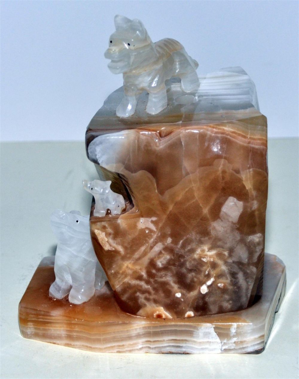 Lot 460: Onyx carved light -igloo with dog