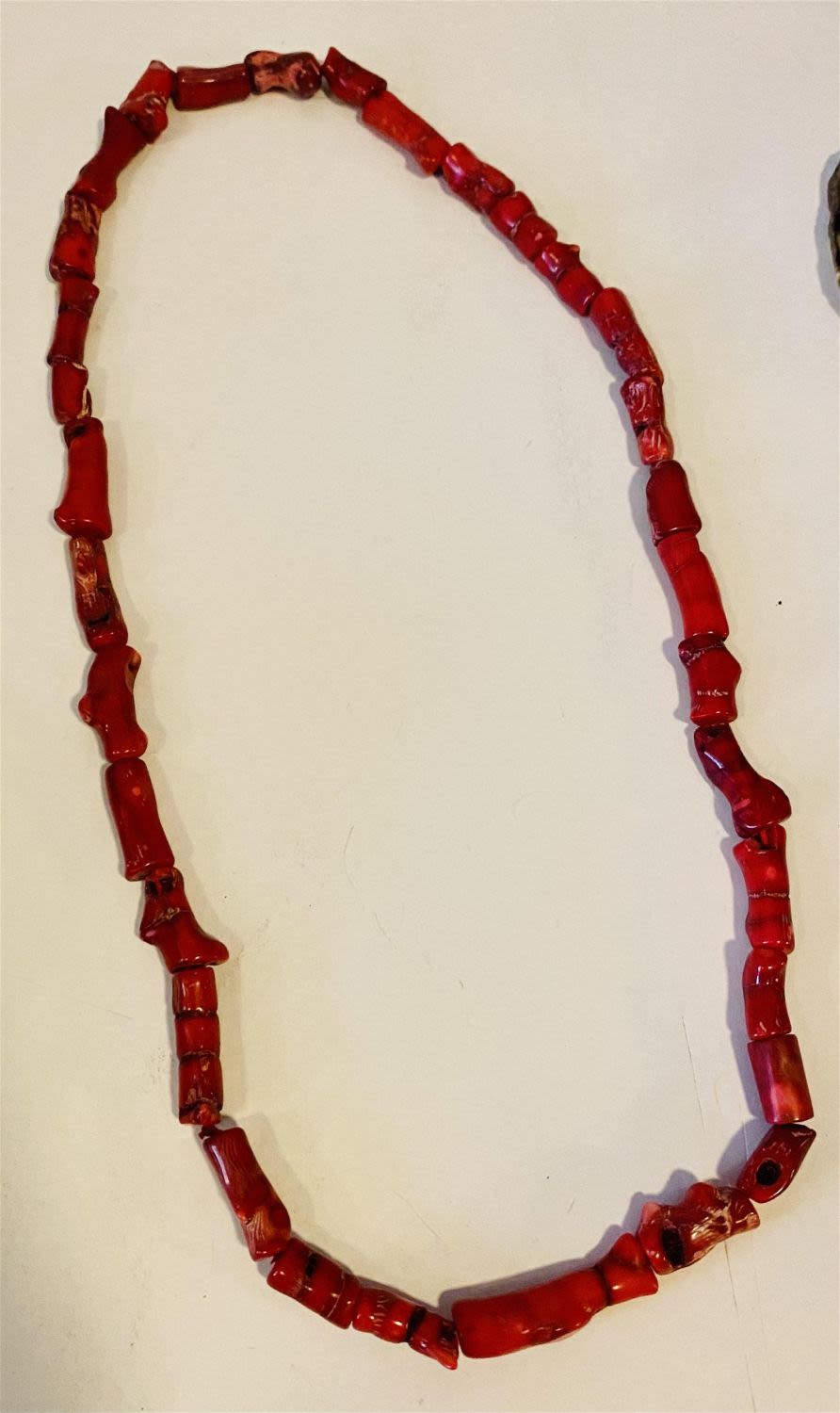 Lot 476: Red coral beads necklace drilled