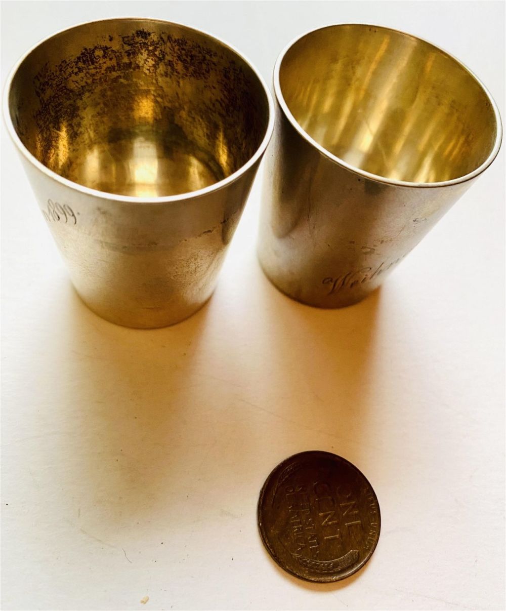 Lot 154: Weihnachten 1899 silver cups /2