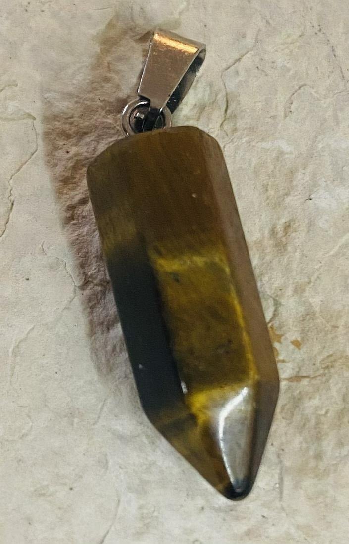 Lot 49: TIger eye pendant- point