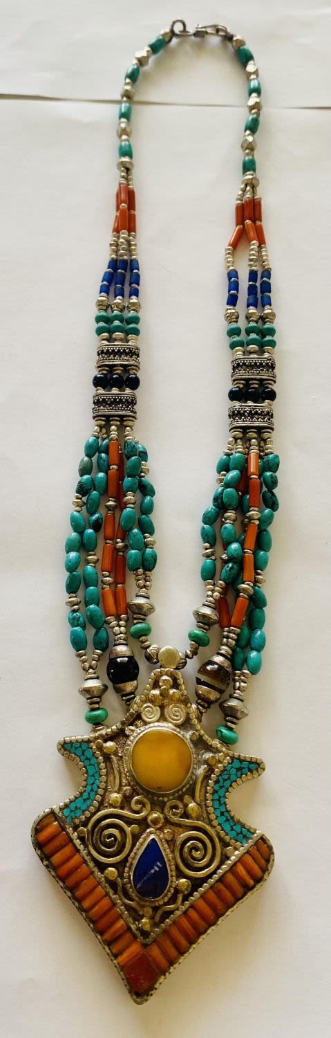 Lot 421: Tribal necklace with gemstone pendant