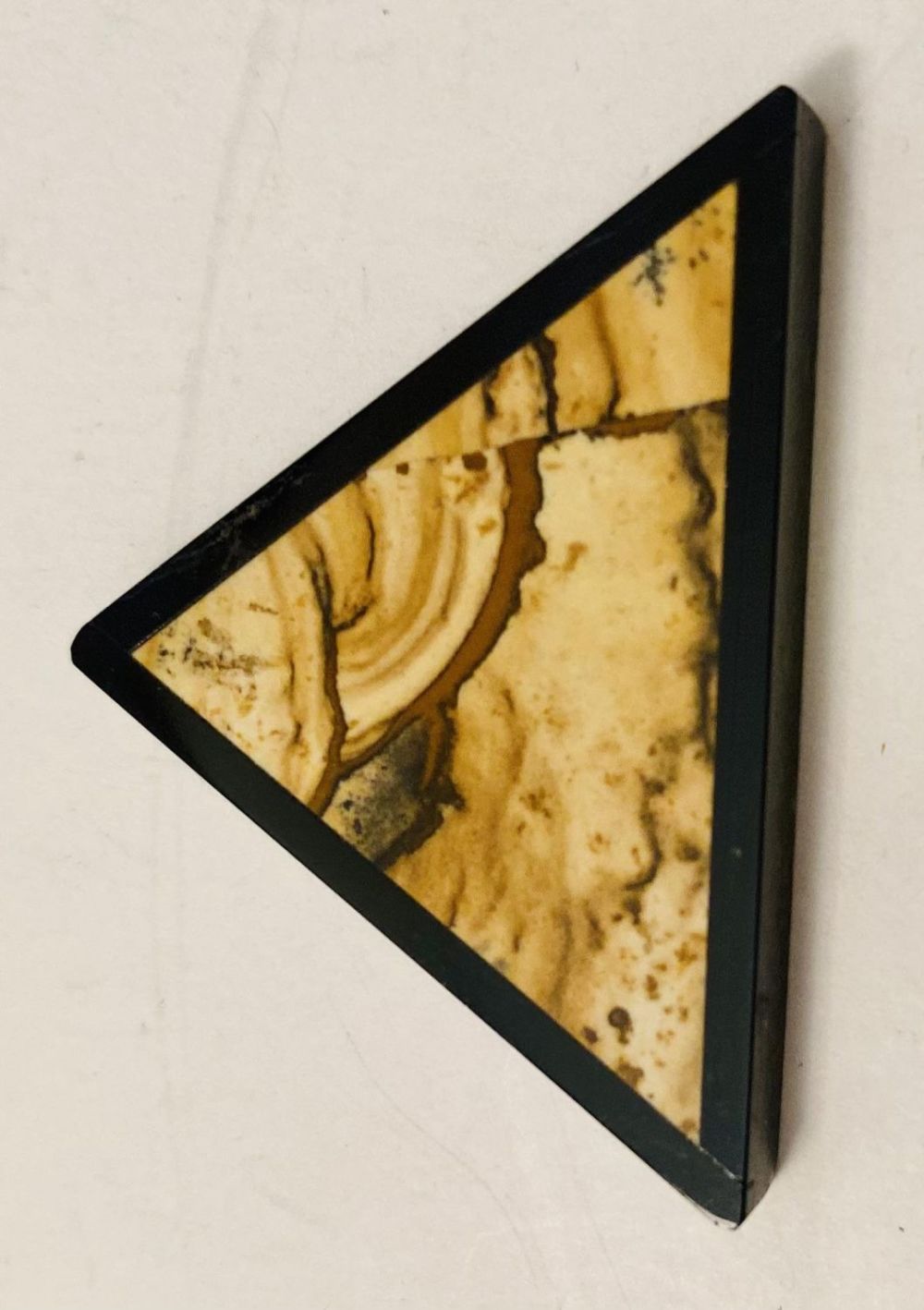 Lot 251: Onyx sandstone triangle stone