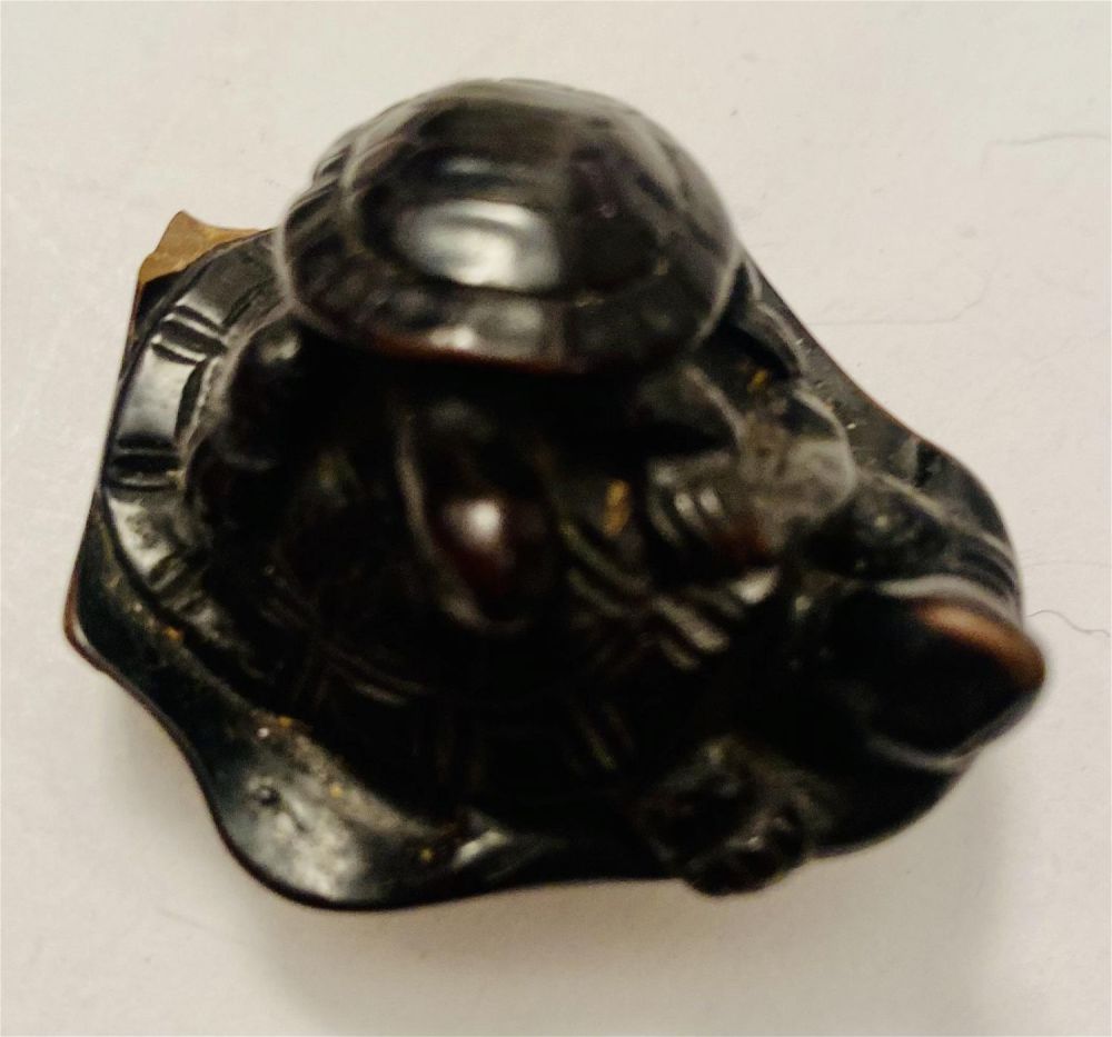 Lot 260: Turtle family netsuke carved