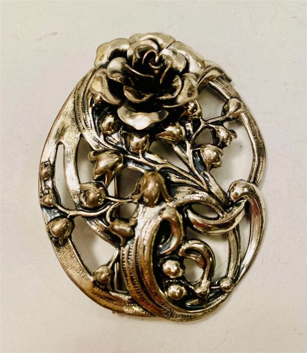 Lot 261: Vintage flower large pin sterling
