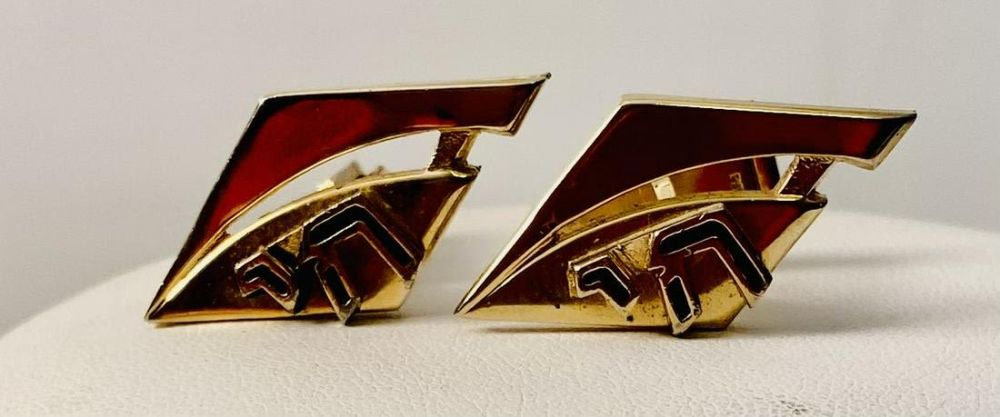 Lot 264: Cufflinks vintage gold tone inscribed