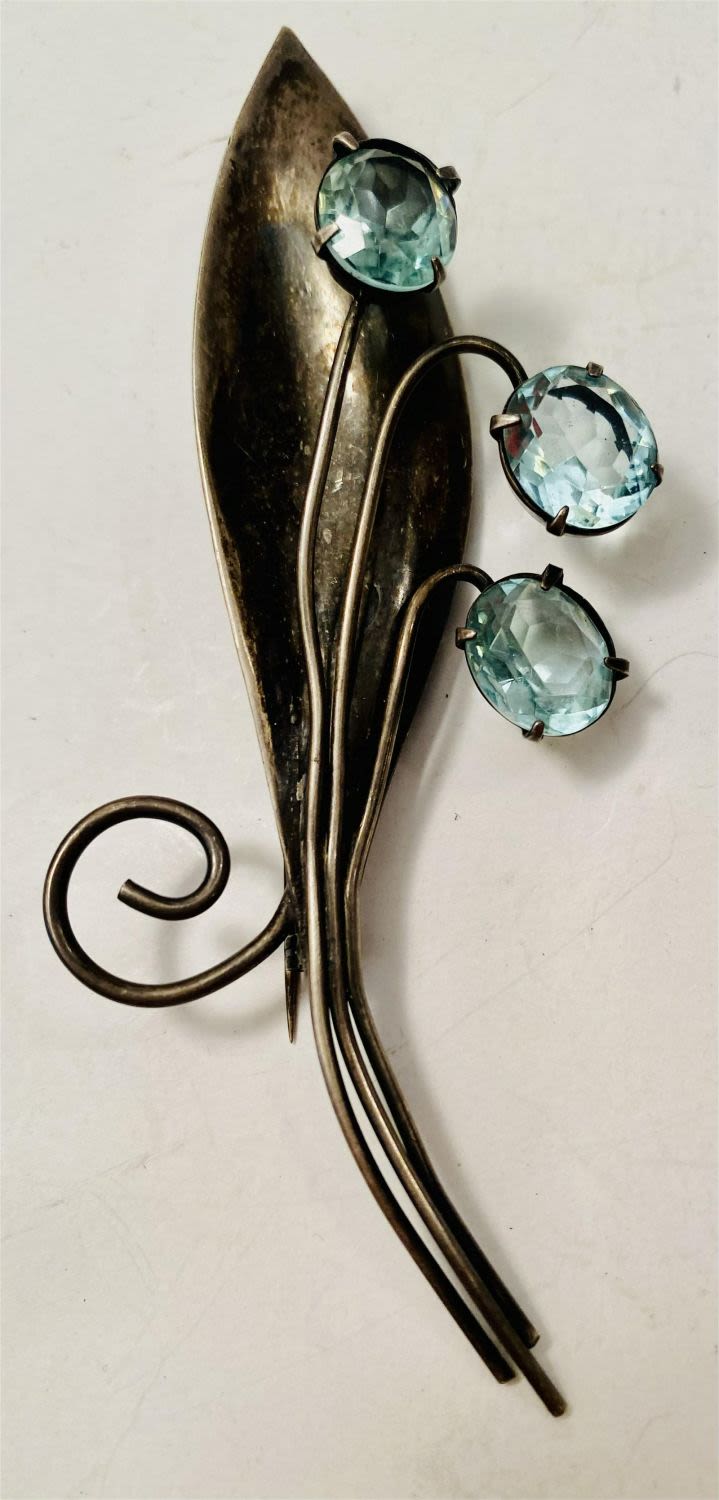 Lot 275: Vintage mid century pin gemstones marked Coro