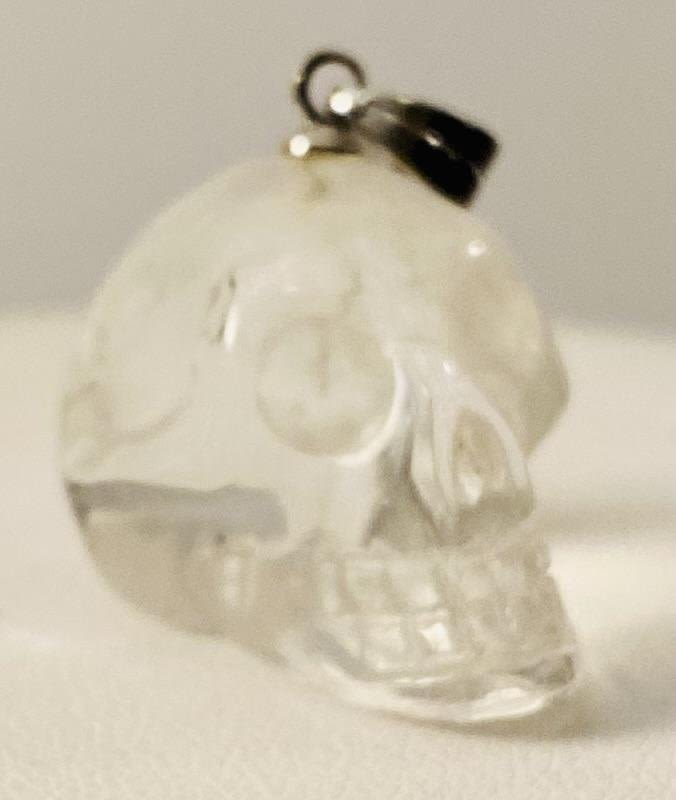 Lot 8: Clear crystal quartz skull pendant