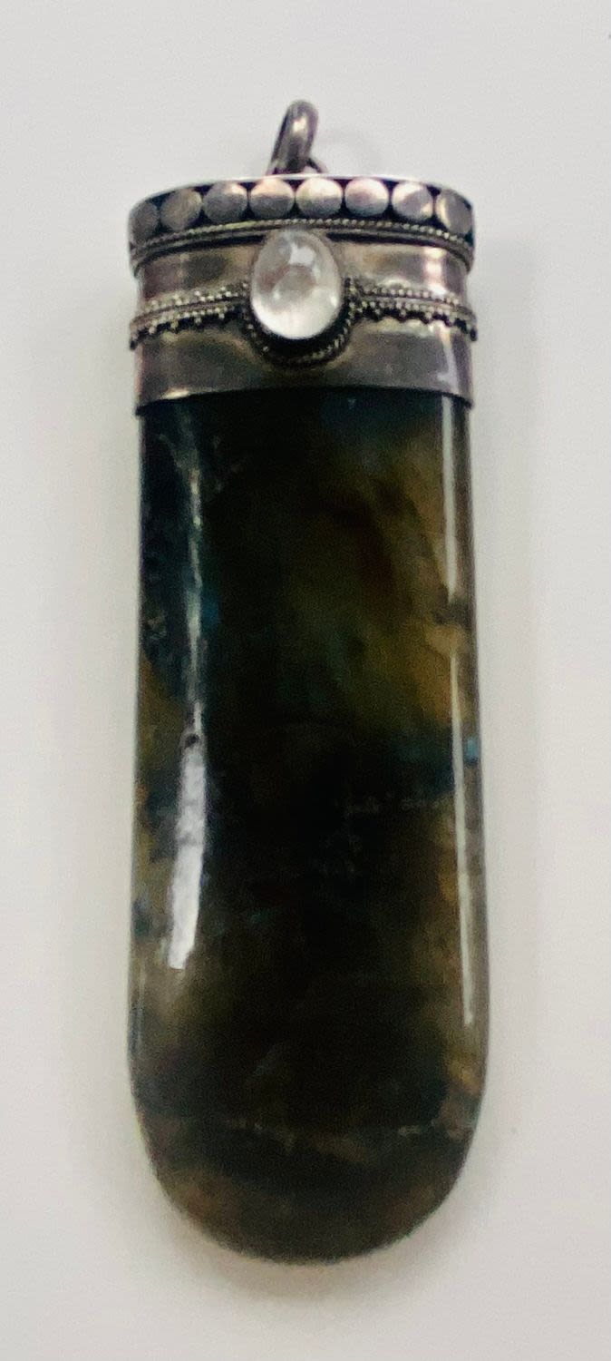 Lot 24: Sterling labradorite tongue pendant moonstone