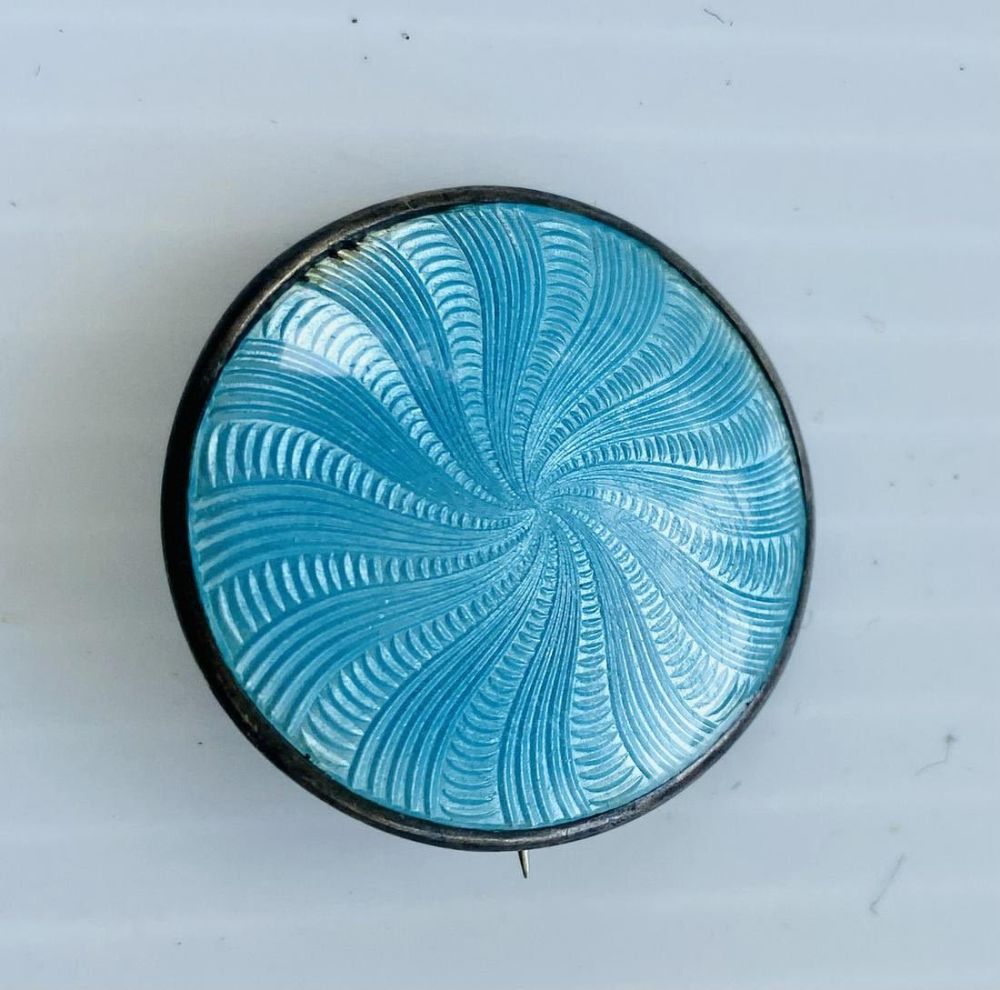 Lot 158: Blue enamel vintage brooch