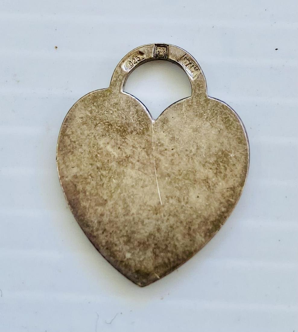 Lot 296: Heart lock charm with hallmarks