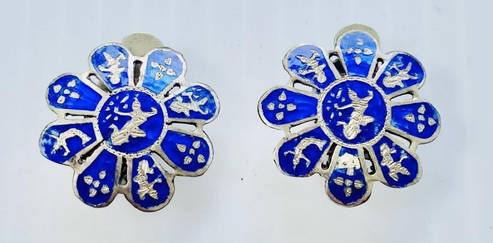 Lot 349: Blue sterling Siamese earrings enamel
