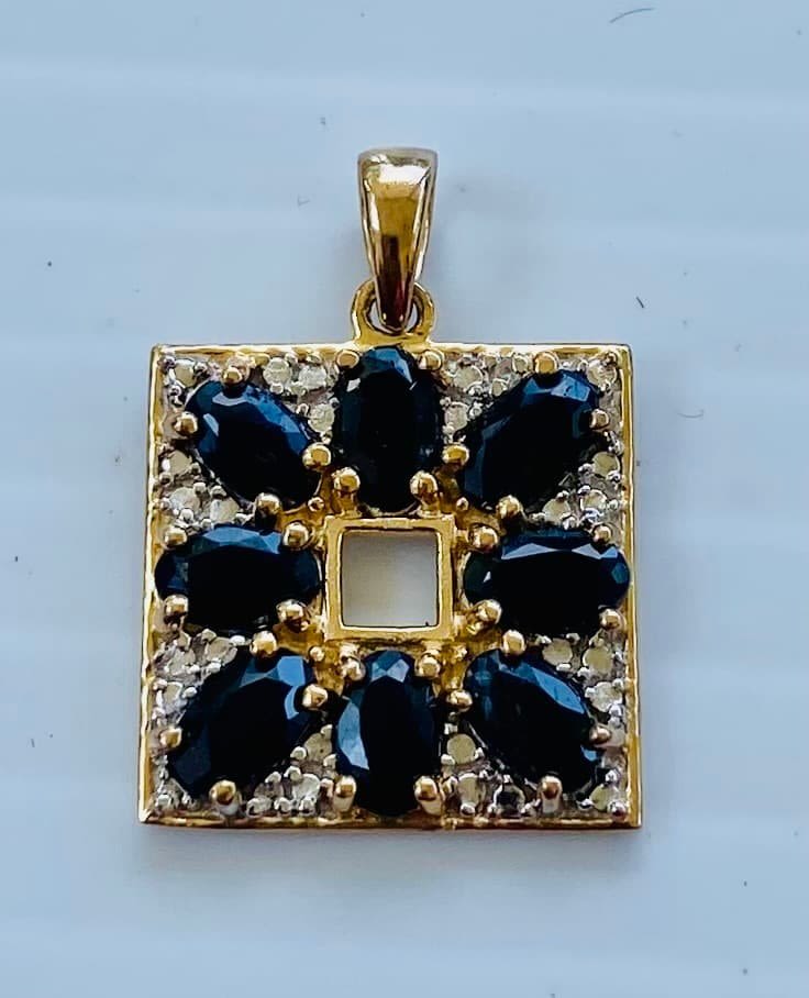 Lot 358: Vermeil sapphire square pendant