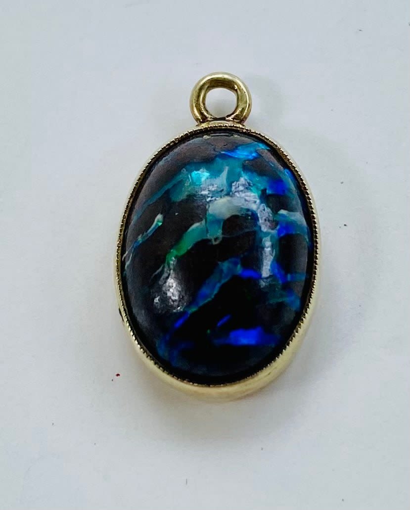 Lot 148: Opal 14k pendant vintage