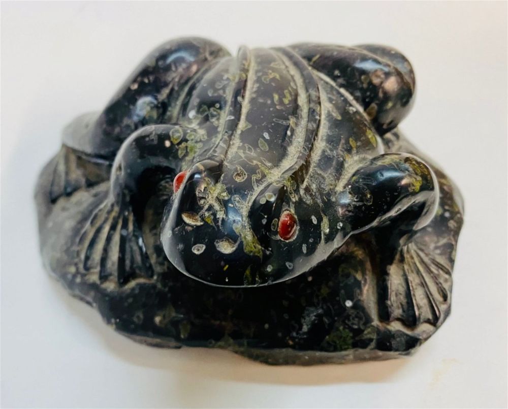Lot 386: Hardstone frog carved large