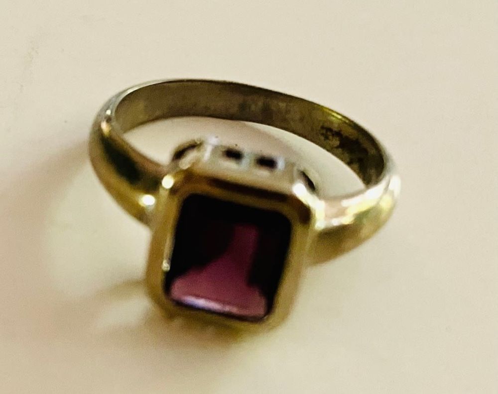 Lot 501: VIntage ring with purple stone