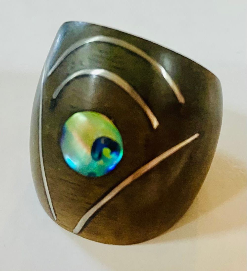 Lot 508: Wooden inlaid abalone ring
