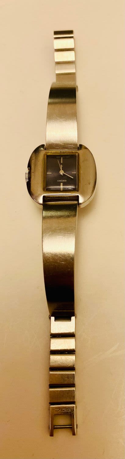 Lot 252: Rare Seiko Silver Angel watch vintage