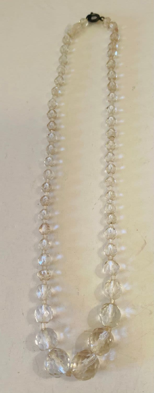 Lot 262: Vintage crystal necklace graduated