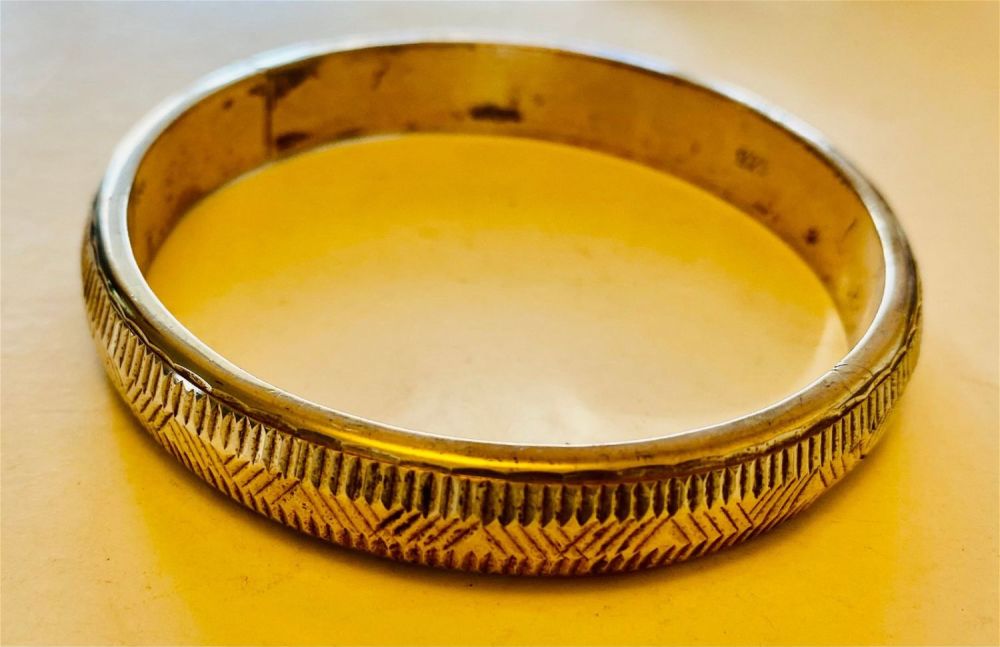 Lot 270: Sterling bangle bracelet vintage